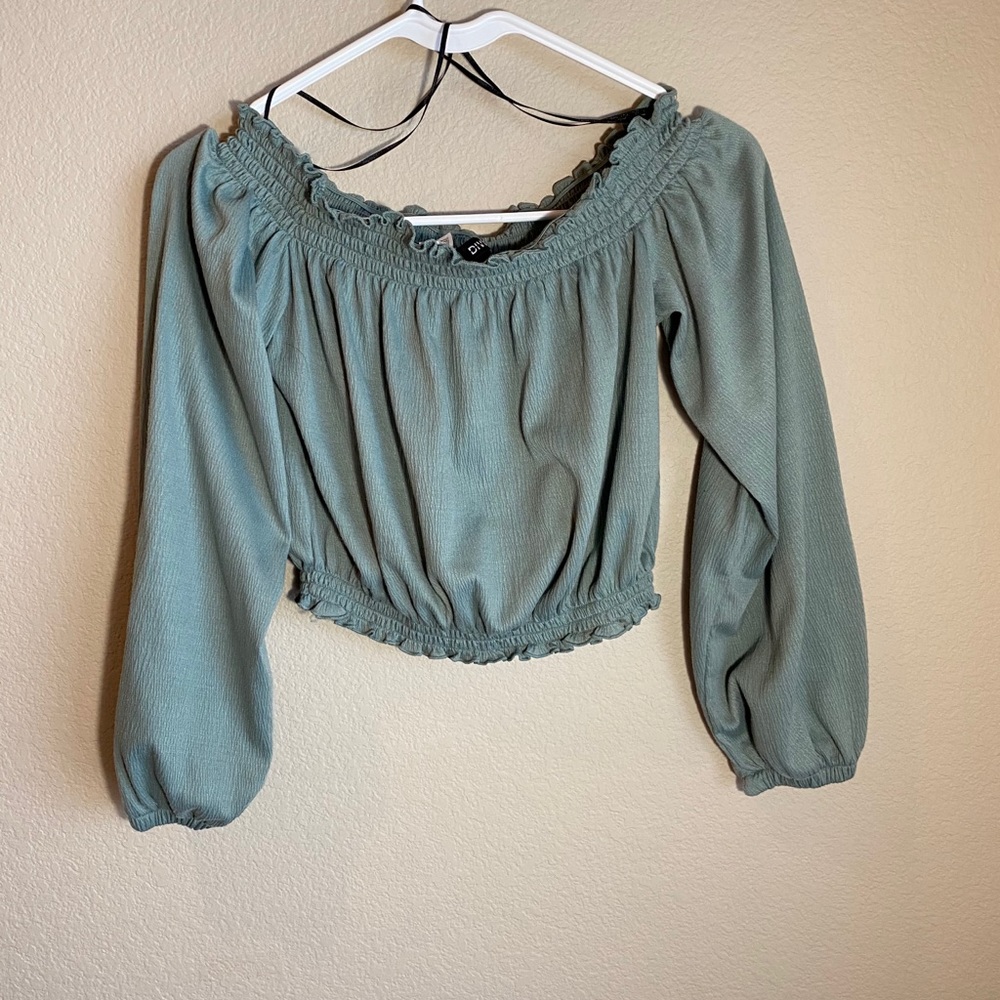Divided by H&M off shoulder long sleeve crop top - Picture 8 of 8